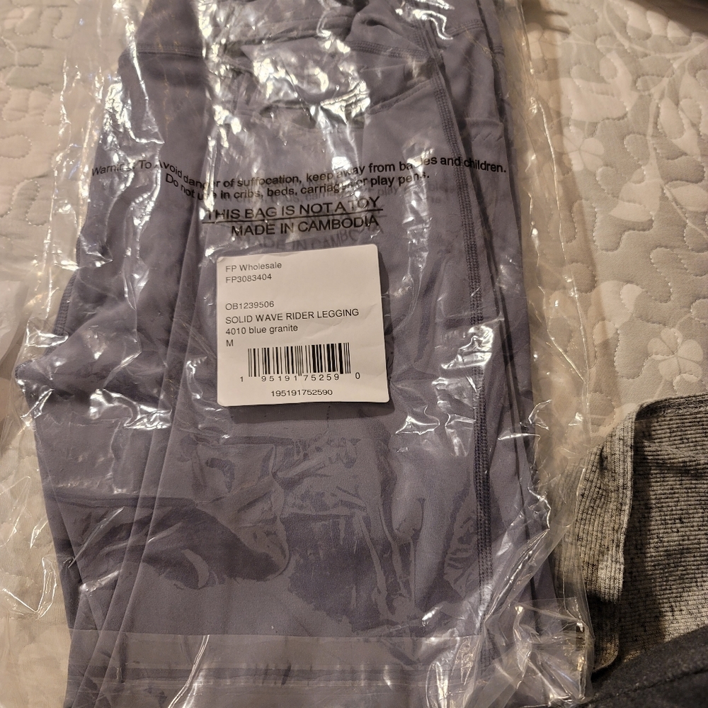 Free People Wave Rider Pocket Leggings BNWT - Picture 2 of 3